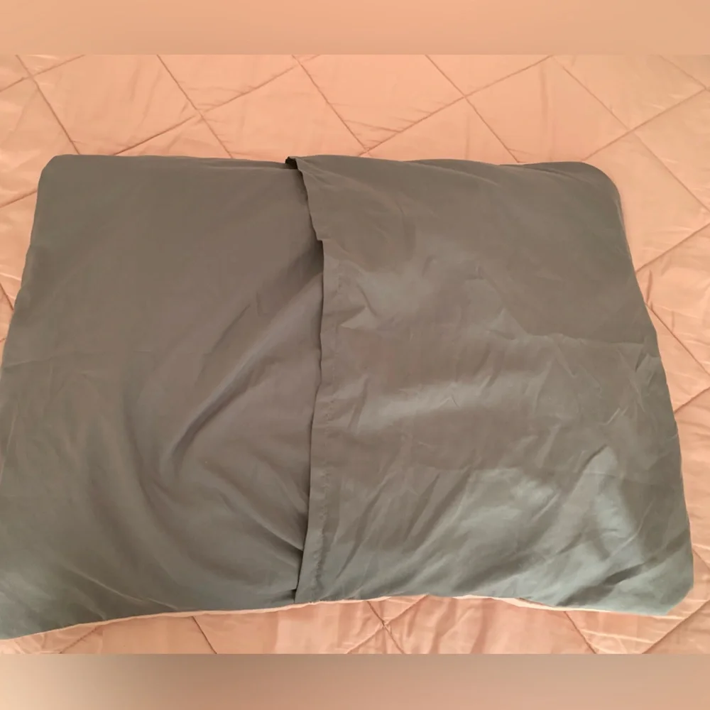 Room Essentials Comforter & Sham 2 PC Bed Set Reversible Pink Grey Twin XL